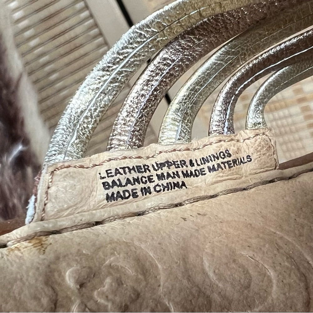 Born Flip Flops, Size: 9 🩴 - Picture 6 of 7